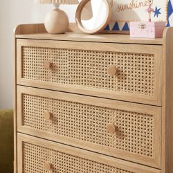 Commode enfant PABLO 3 tiroirs cannage rotin et effet bois 80cm