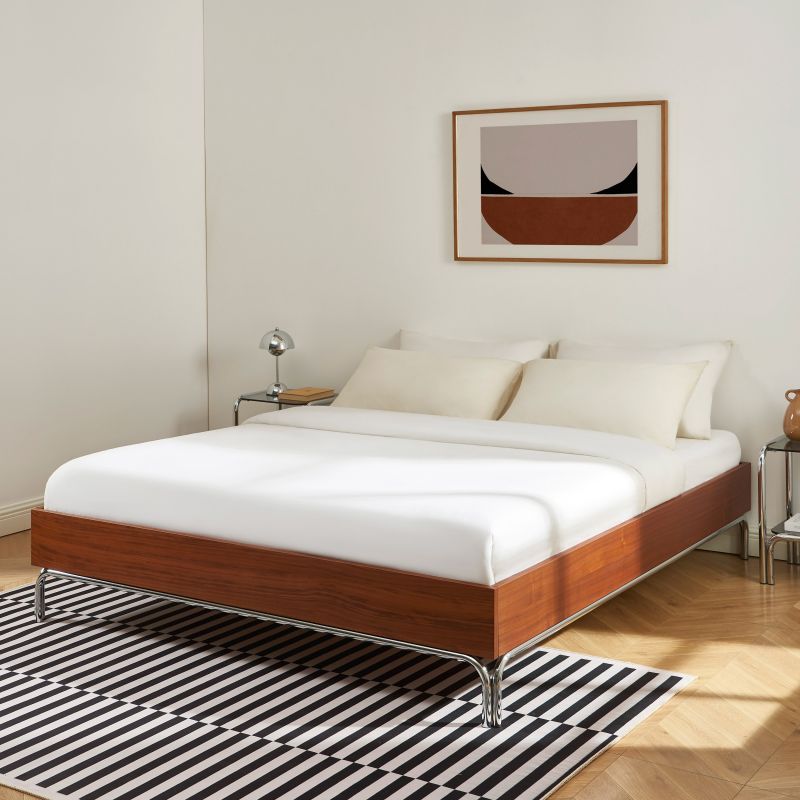 Lit MAGGY 140x190 placage noyer et pieds métal chromé sommier inclus