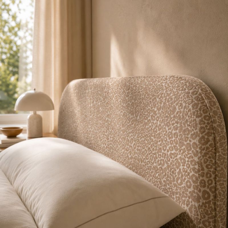 Lit coffre PILKA 160x200 tissu jacquard léopard beige sommier inclus