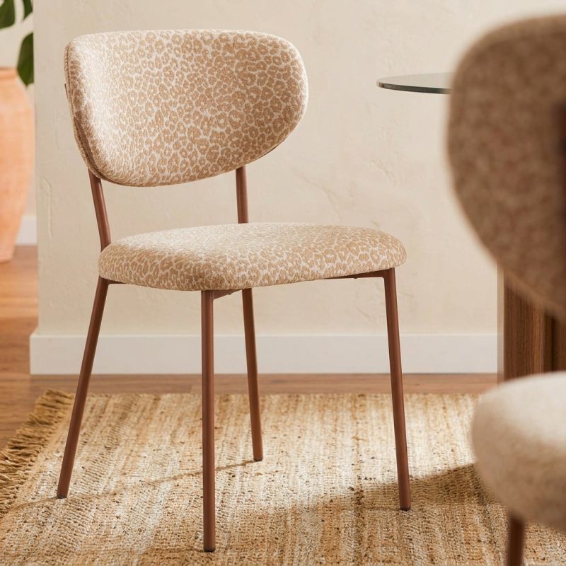 Lot de 2 chaises OREL tissu léopard beige et pieds métal effet bois